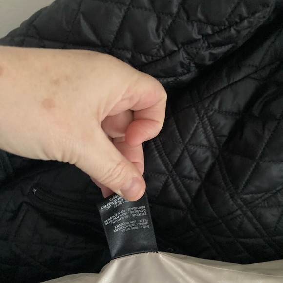 Tumi adjustable light quilted car coat. Removable hood. Very nice condition. - Picture 8 of 8